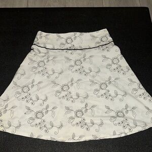 Sassy Floral Print Women's Skirt - White